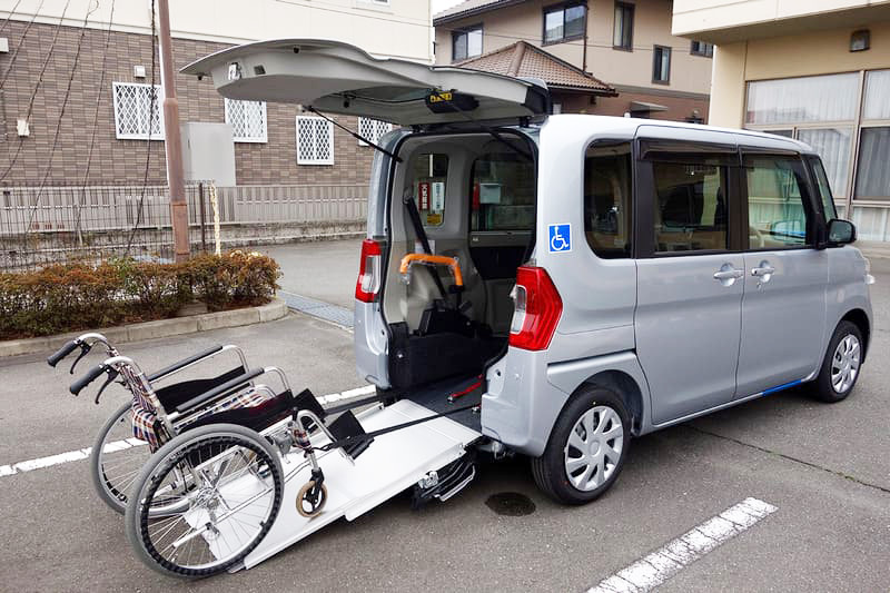 車いす移動車（福祉車両）